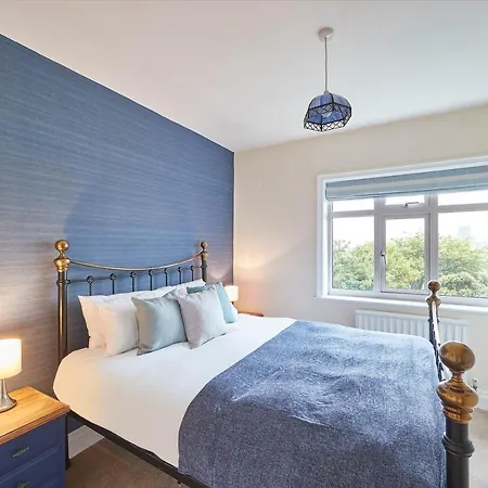 Host & - Puffin House *