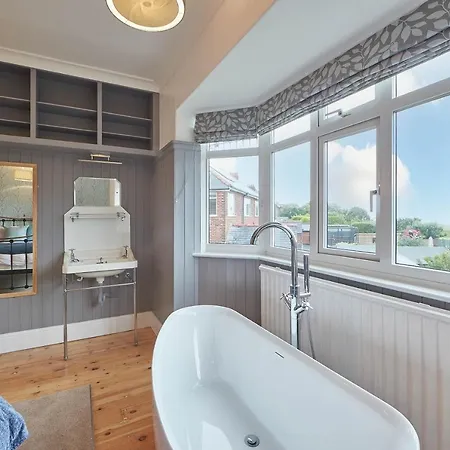 Host & - Puffin House Whitby