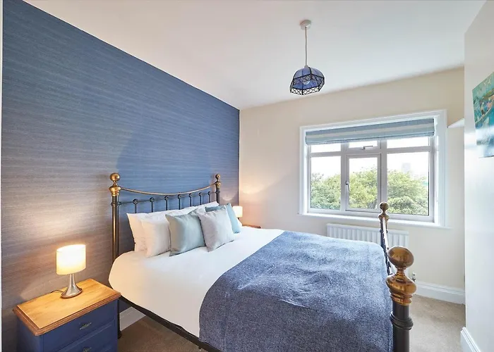 Host & - Puffin House *