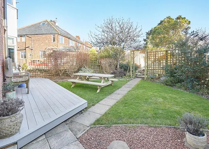 Host & - Puffin House Whitby