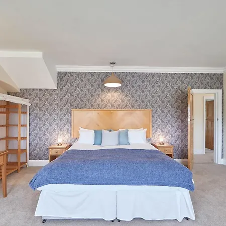 Host & - Puffin House Holiday home *