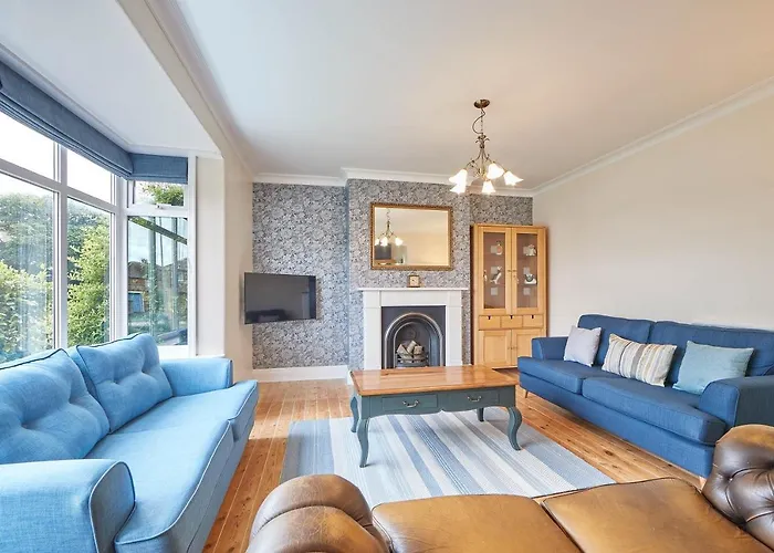 Host & - Puffin House *