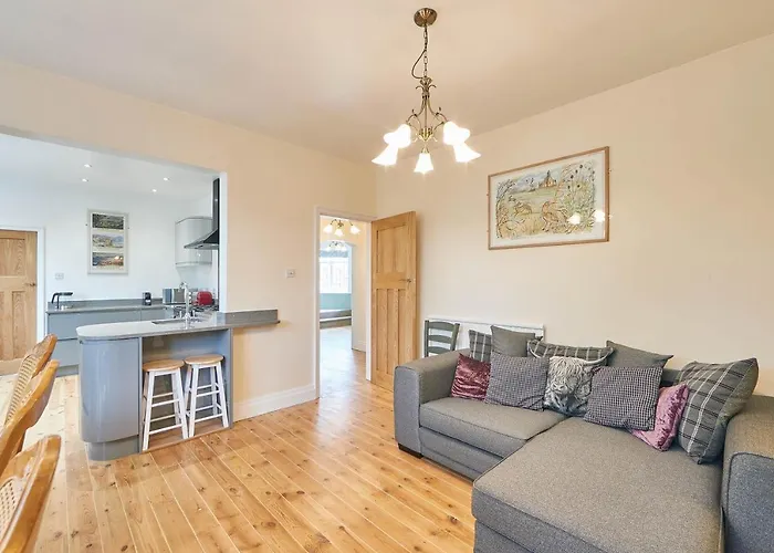 Holiday home Host & - Puffin House