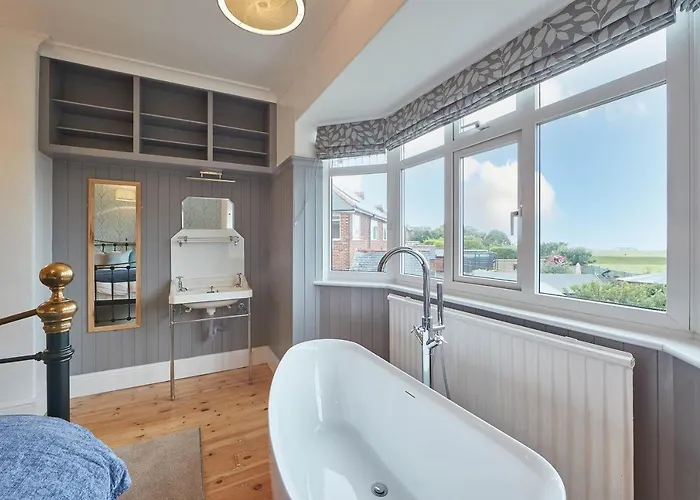 Host & - Puffin House Whitby