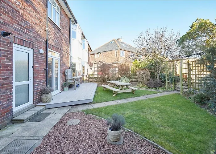 Host & - Puffin House